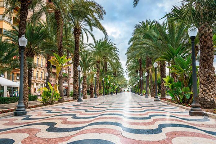Seaside Serenity: Bright Apartment with Pool and City Proximity Alicante Exterior photo